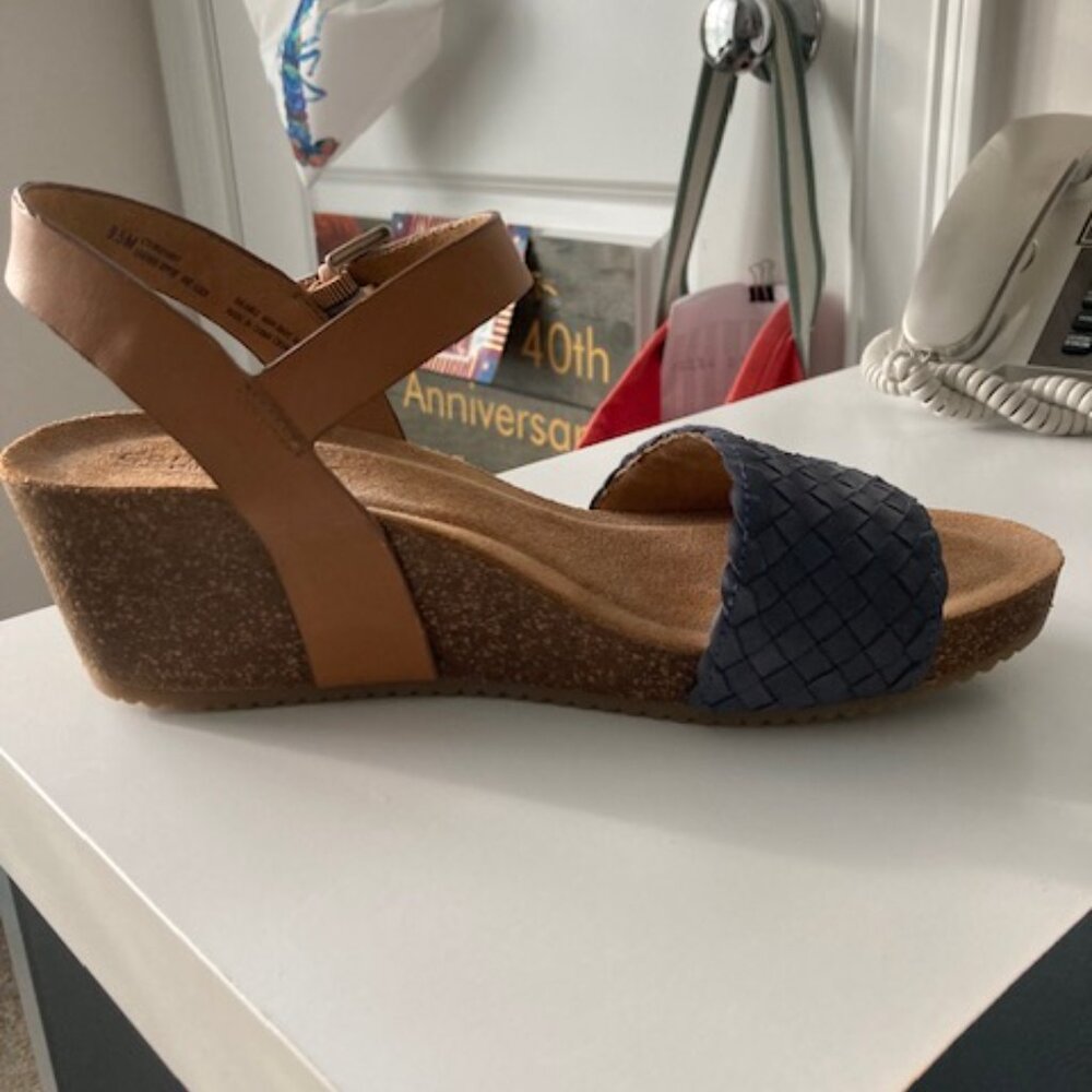 Comfortiva Pillowtop Memory Foam Sandal  -  Size 9.5 Medium Width